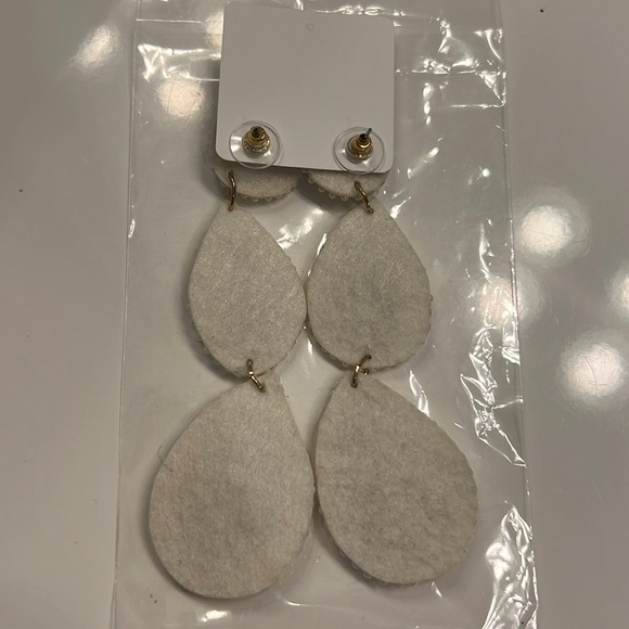 Talulah Teardrop Beaded Earrings - Picture 2 of 3